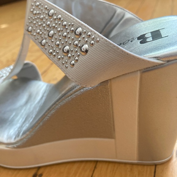 Browns wedge silver & cream sandals never worn outside made in Italy - Picture 6 of 11